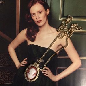 Beautiful vintage gold tone porcelain Cameo  necklace